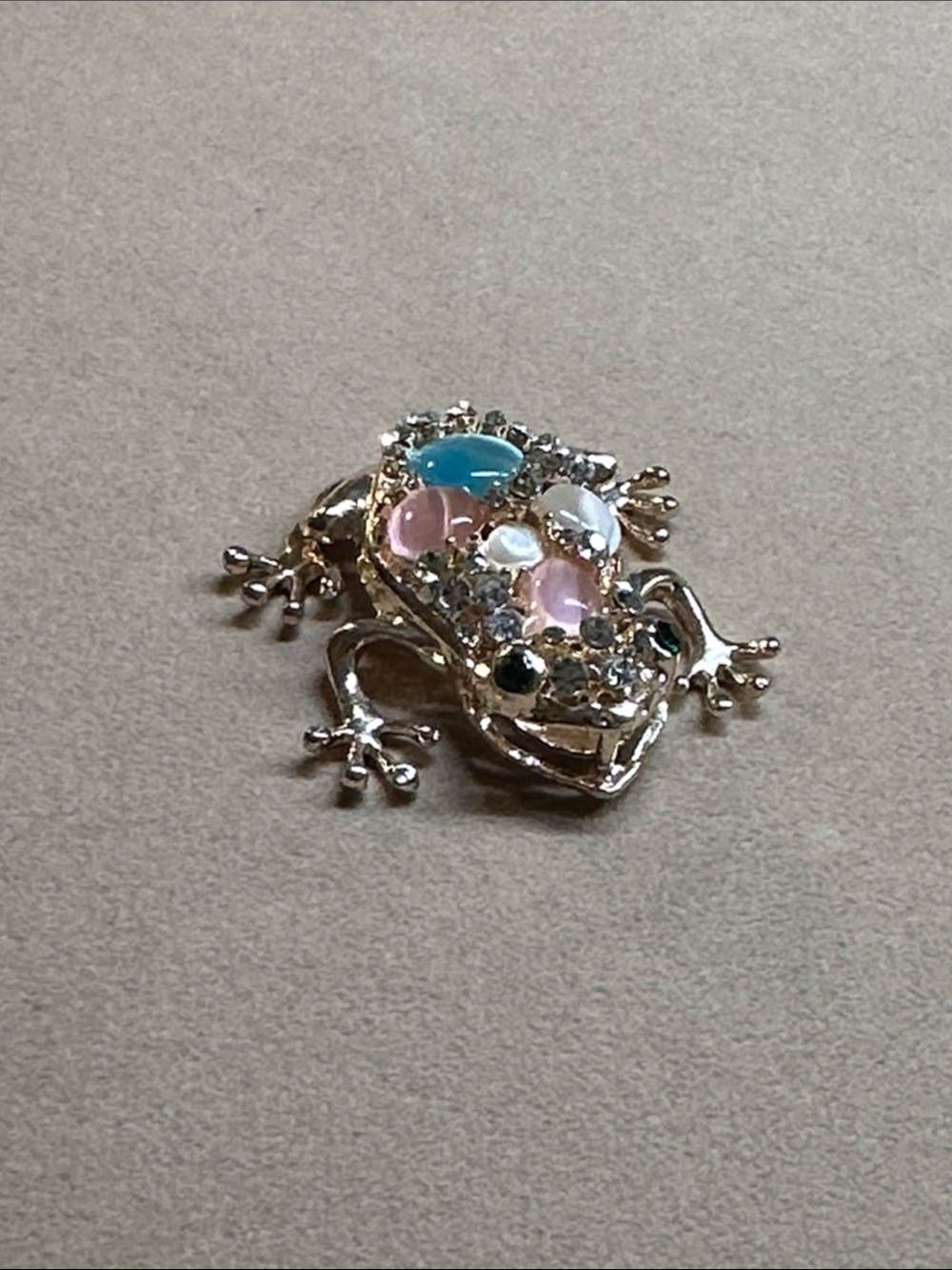 Betsey Johnson Frog pendant - jeweled - quirky and fun - Picture 10 of 12